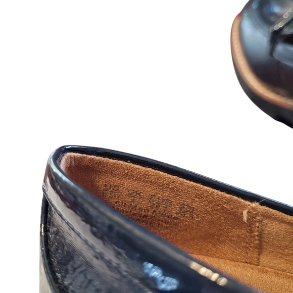 NEW Naturalizer Adiline Bit Loafer in navy patent leather - 8.5.         J35 - Picture 7 of 7